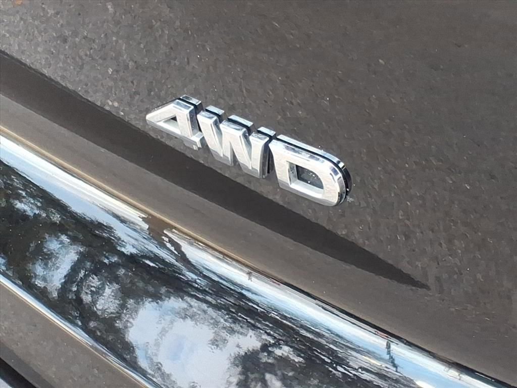 Used 2025 Nissan Pathfinder SV image 10