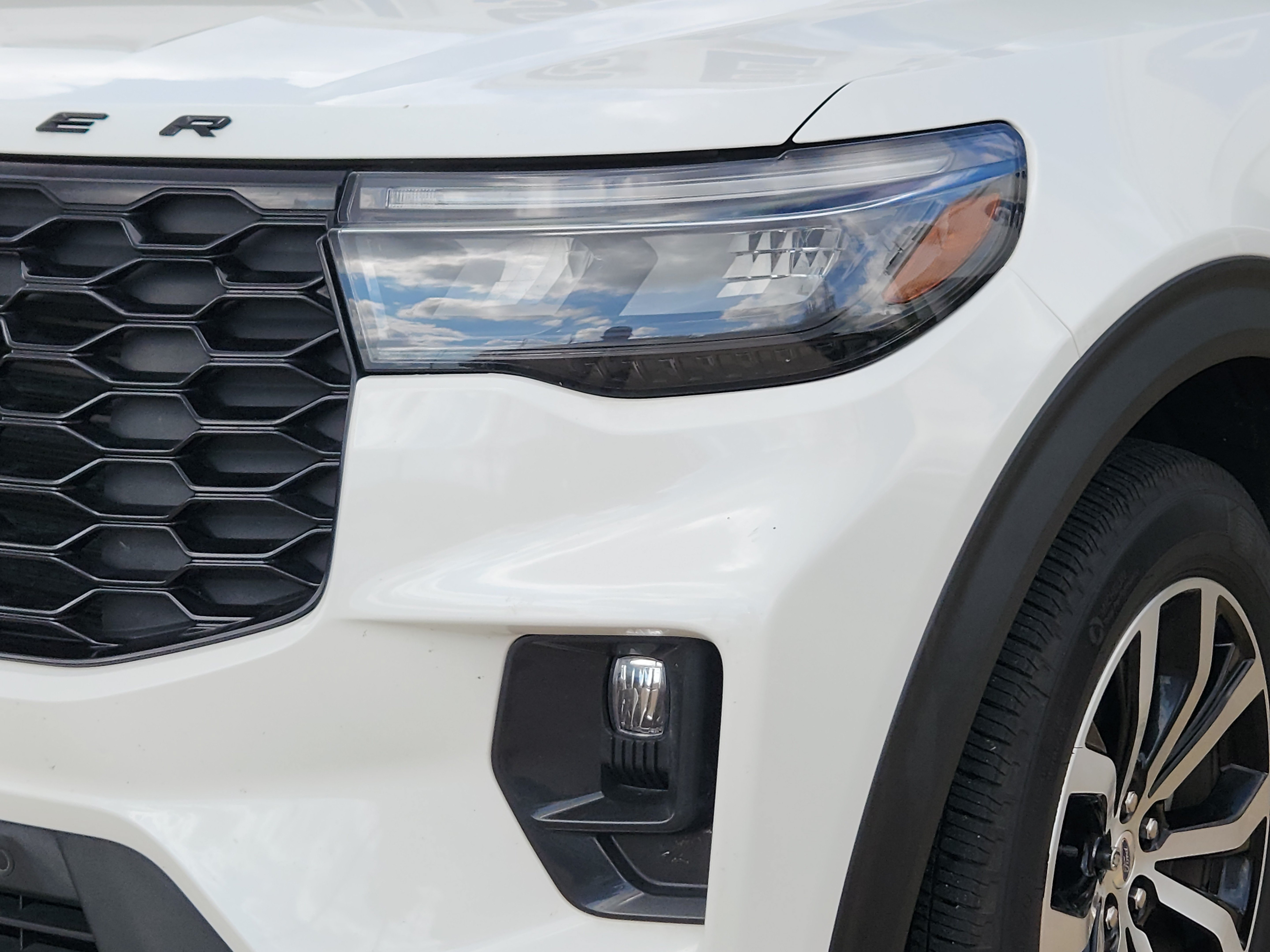 Certified 2025 Ford Explorer ST-Line AWD/4WD image 6