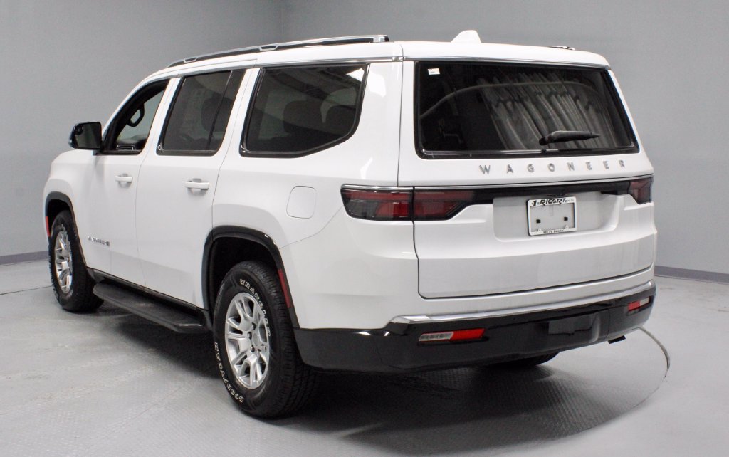 Used 2023 Jeep Wagoneer 2WD image 10