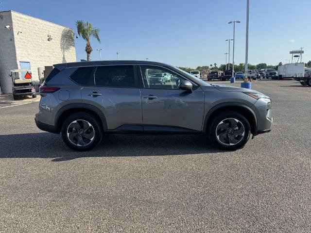 Used 2025 Nissan Rogue SV FWD image 2