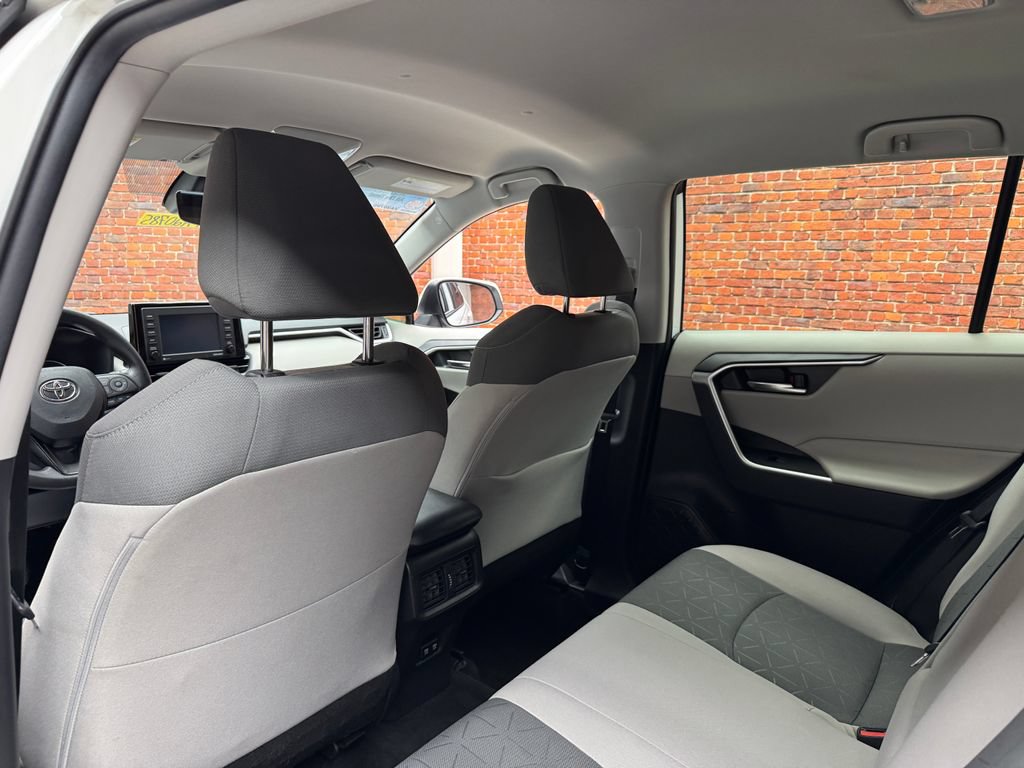 Used 2021 Toyota RAV4 XLE FWD image 24