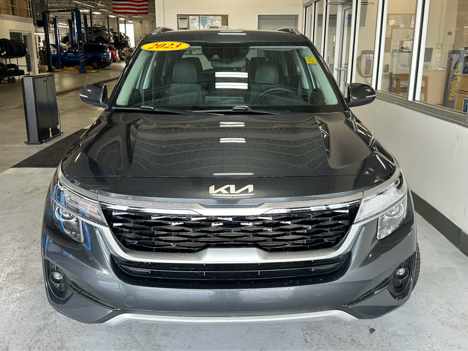 Used 2023 Kia Seltos S w/ Navigation Package AWD/4WD image 2