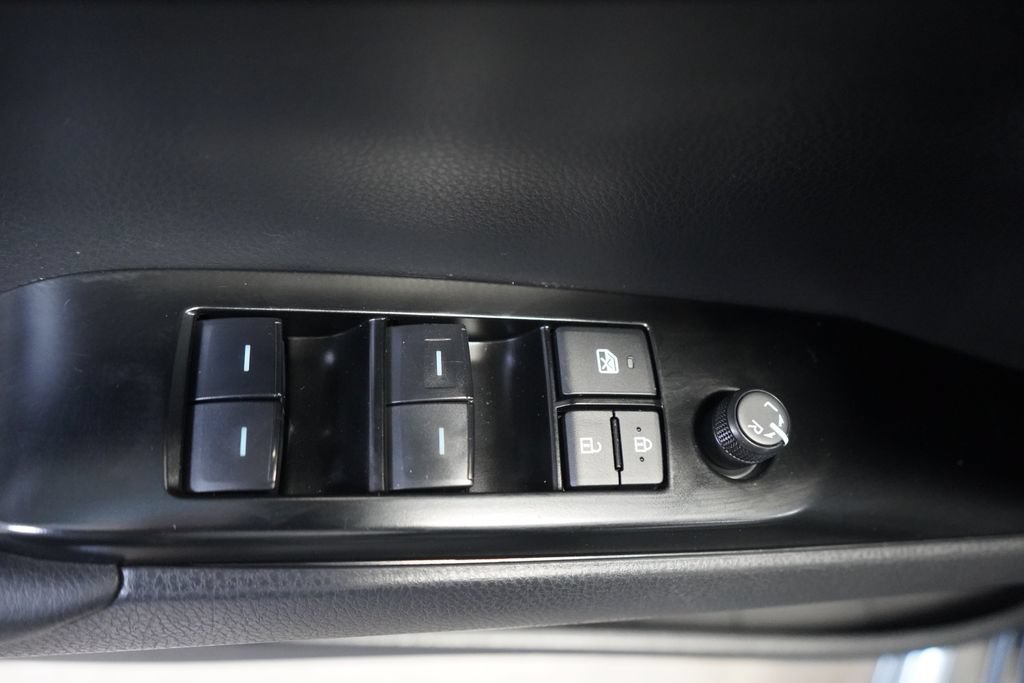 Used 2025 Toyota Camry SE w/ Convenience Package FWD image 31