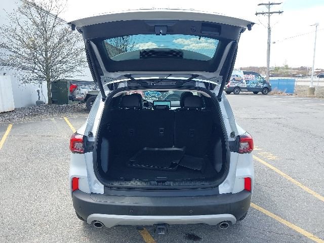Certified 2025 Ford Escape Platinum w/ Class II Trailer Tow Package AWD/4WD image 29