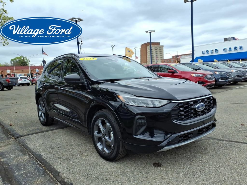 Certified 2024 Ford Escape ST-Line w/ Tech Pack #1 AWD/4WD image 4