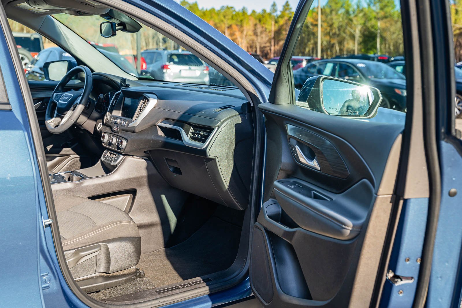 Used 2024 GMC Terrain SLE w/ Driver Convenience Package image 12