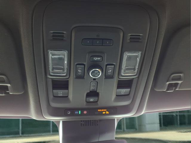 Used 2024 GMC Yukon XL SLT w/ SLT Premium Package image 26