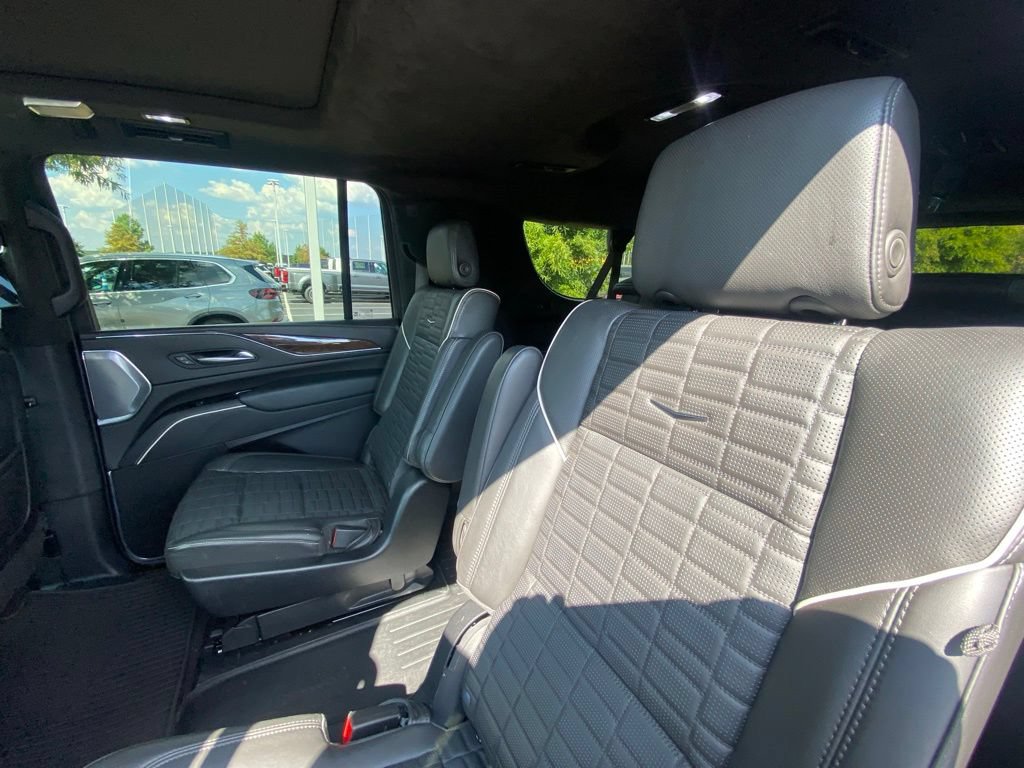 Used 2023 Cadillac Escalade ESV Sport Platinum w/ LPO, ONYX Package AWD/4WD image 25