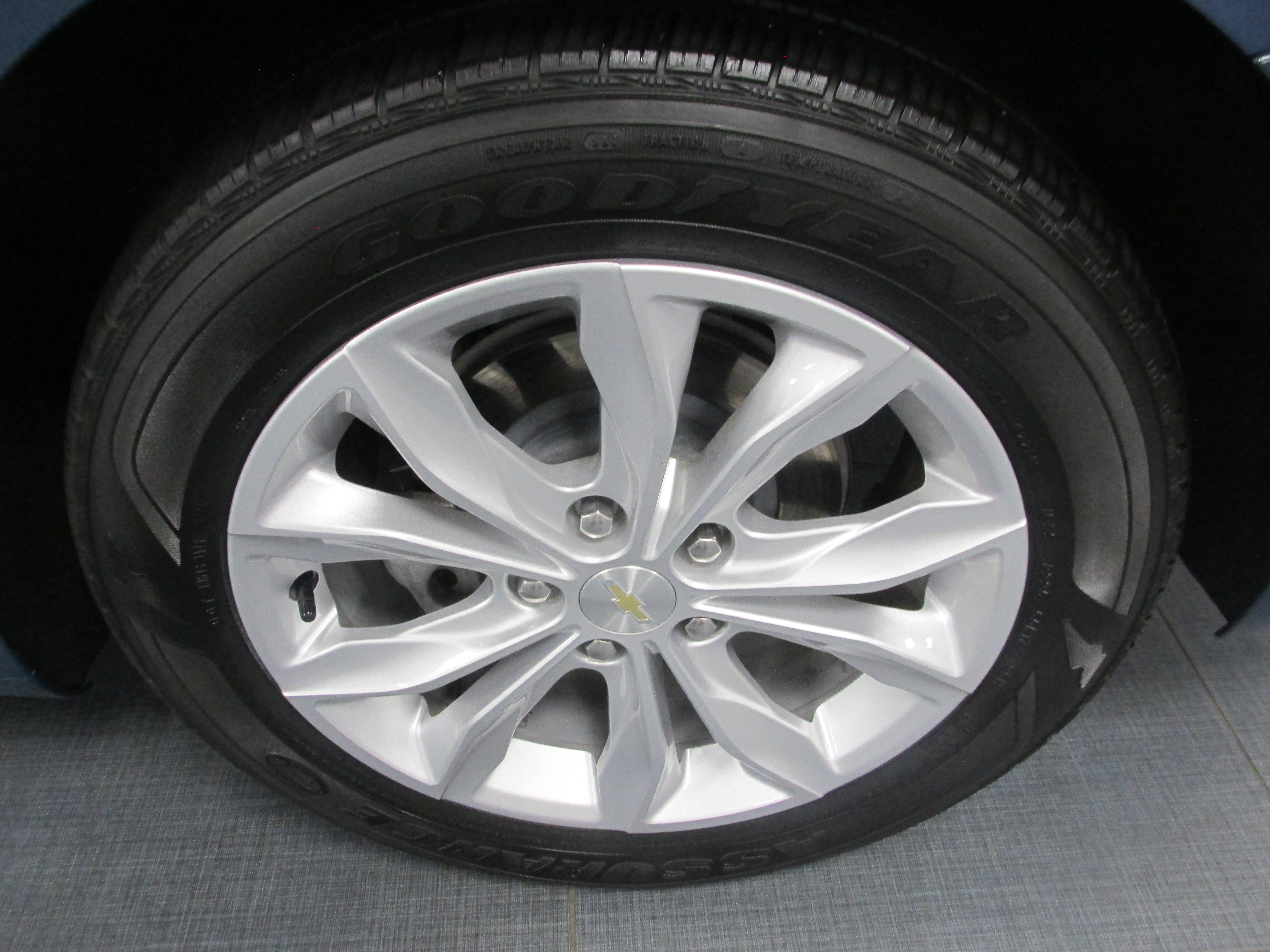 Used 2025 Chevrolet Malibu LT FWD image 13