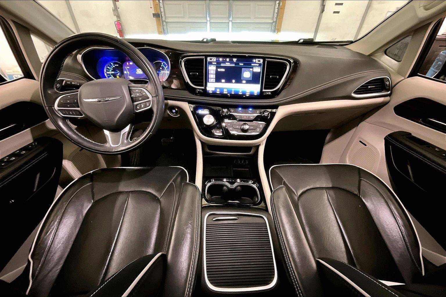 Used 2022 Chrysler Pacifica Limited image 14