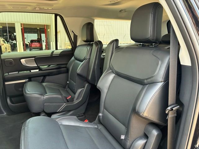 Certified 2025 Ford Expedition Max Platinum w/ Driver's Package AWD/4WD image 9