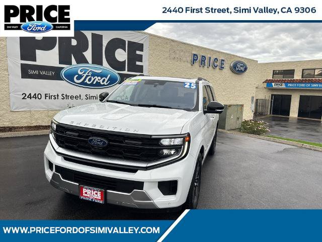 Certified 2025 Ford Expedition Platinum AWD/4WD image 1