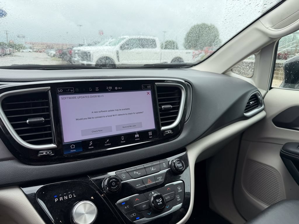 Used 2024 Chrysler Pacifica Touring-L FWD image 23