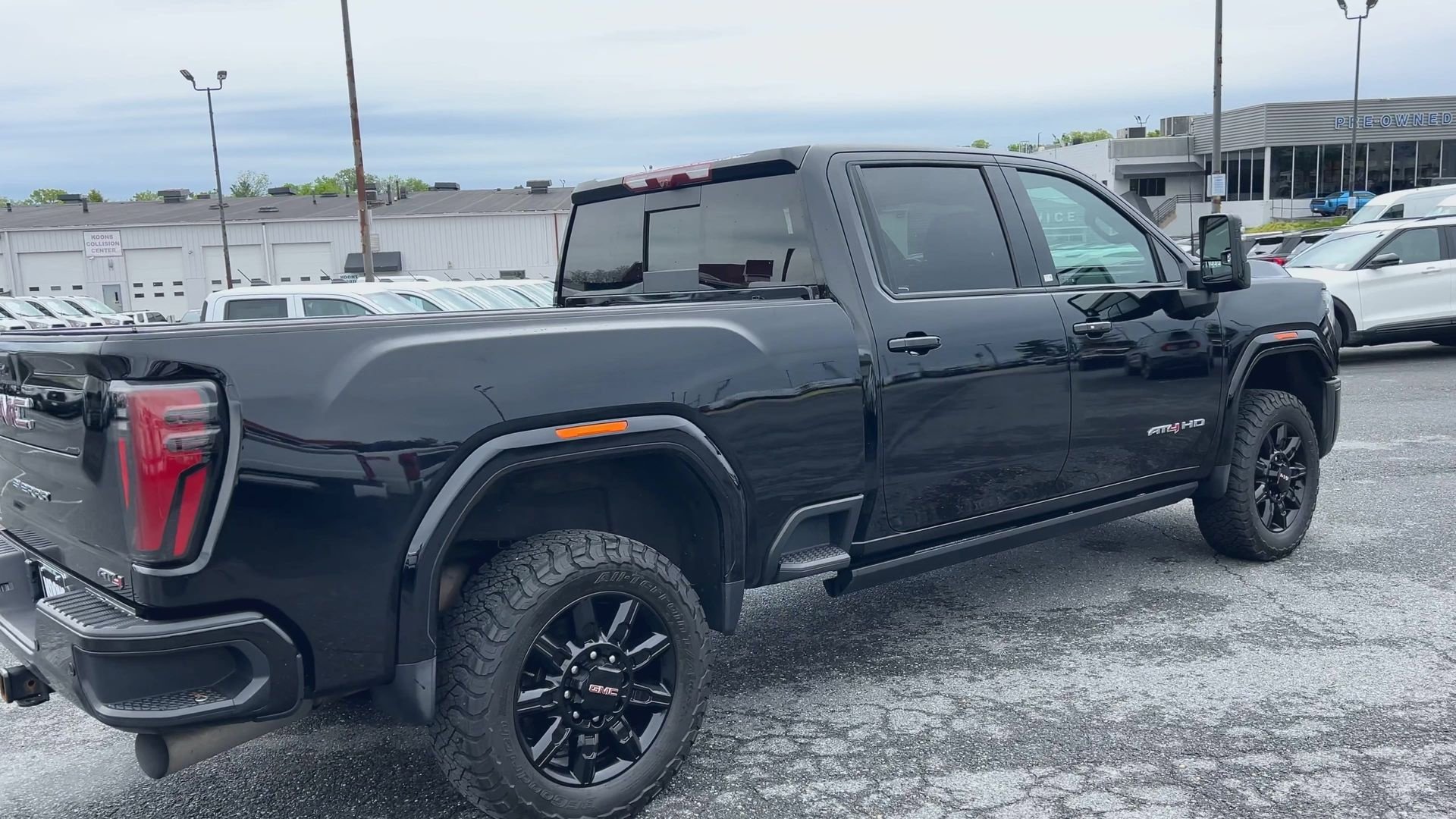 Used 2024 GMC Sierra 2500 AT4 w/ AT4 Premium Plus Package AWD/4WD image 11