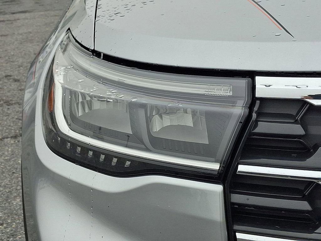 Certified 2025 Ford Explorer Active image 9