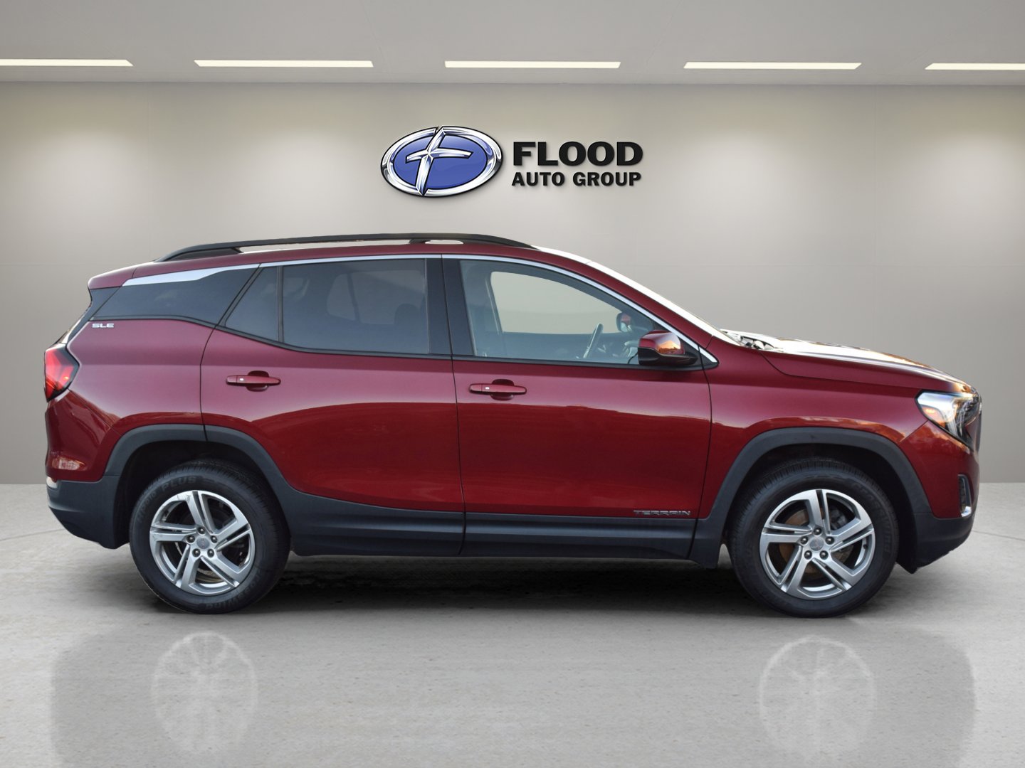 Used 2018 GMC Terrain SLE w/ Driver Convenience Package image 3