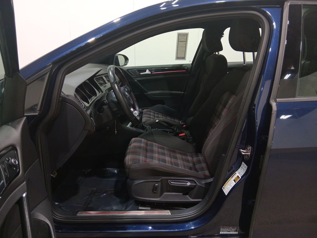 Used 2017 Volkswagen Golf S image 18