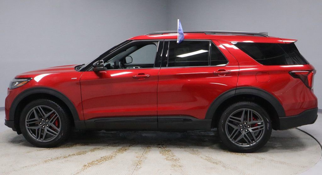 Certified 2025 Ford Explorer ST-Line w/ Premium Package image 2