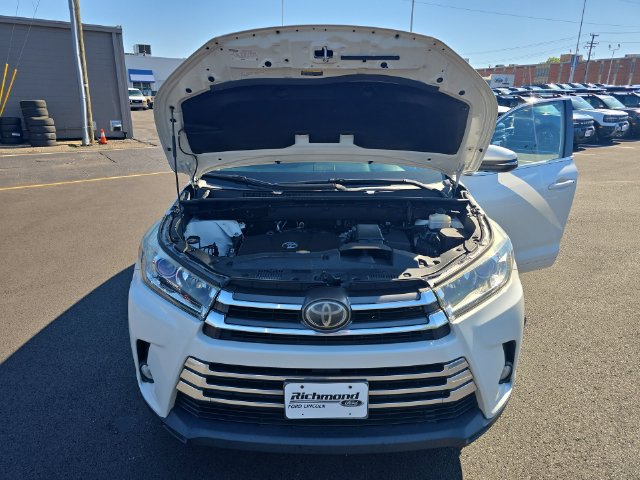 Used 2017 Toyota Highlander Limited AWD/4WD image 25