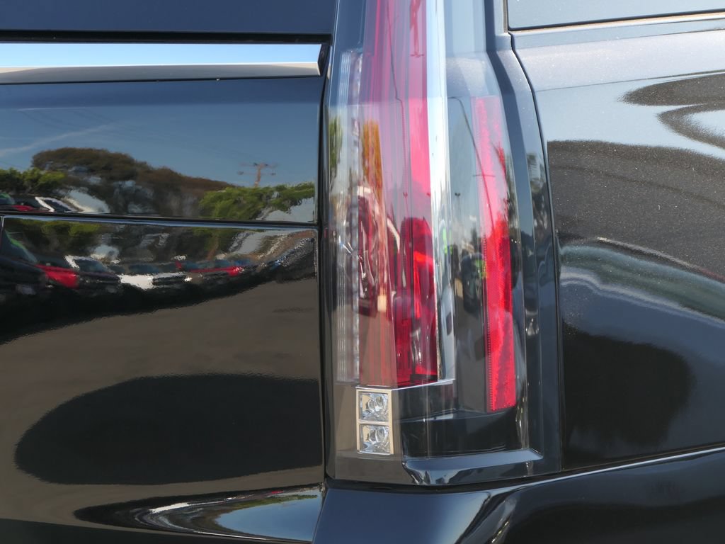 Used 2019 Cadillac Escalade Luxury RWD image 4