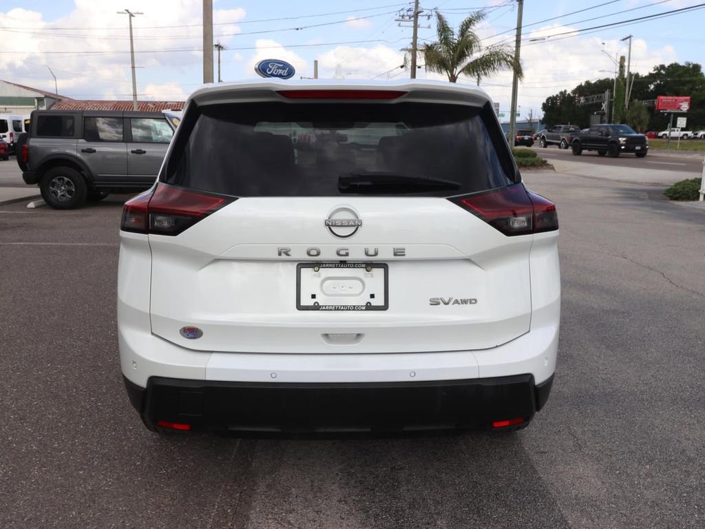 Used 2024 Nissan Rogue SV AWD/4WD image 4