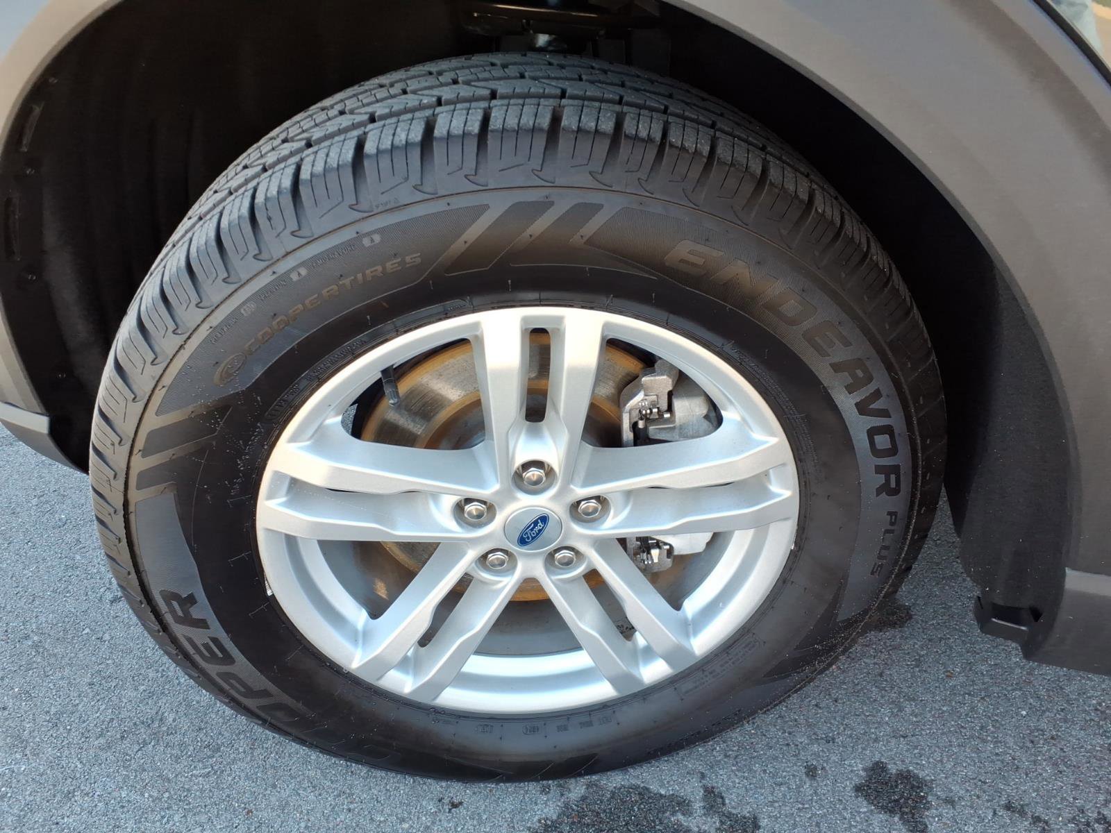 Certified 2023 Ford Explorer XLT w/ Class IV Trailer Tow Package image 9