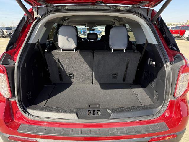 Certified 2022 Ford Explorer XLT w/ Equipment Group 202A image 10