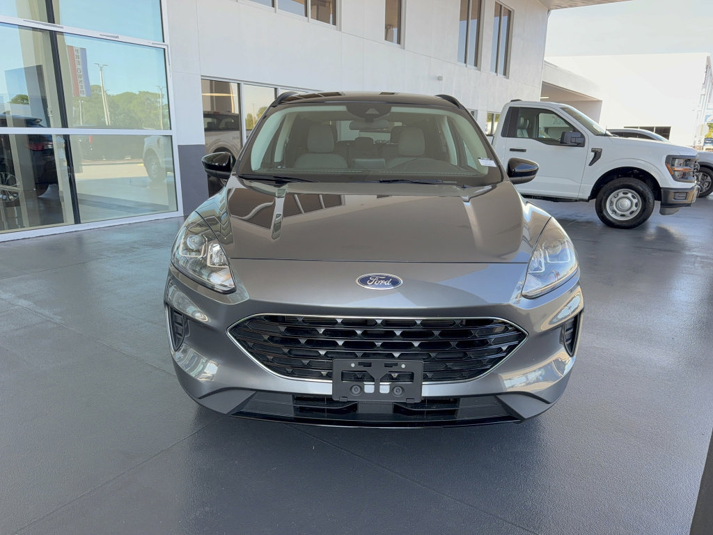 Certified 2022 Ford Escape SE w/ SE Sport Appearance Package AWD/4WD image 3
