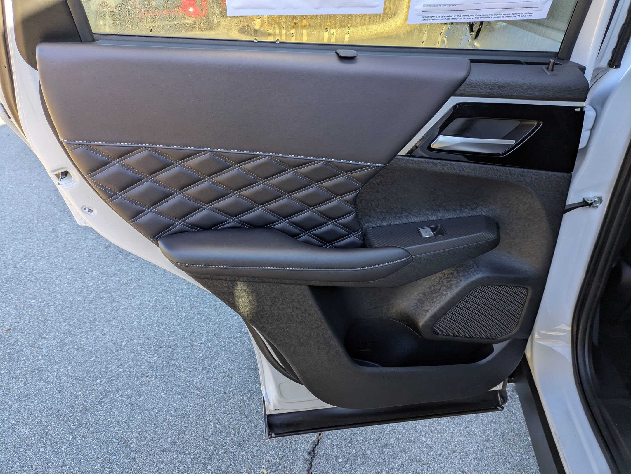 Used 2024 Mitsubishi Outlander SEL Black Edition image 31