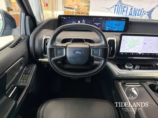 Certified 2025 Ford Expedition Platinum w/ Driver's Package AWD/4WD image 17