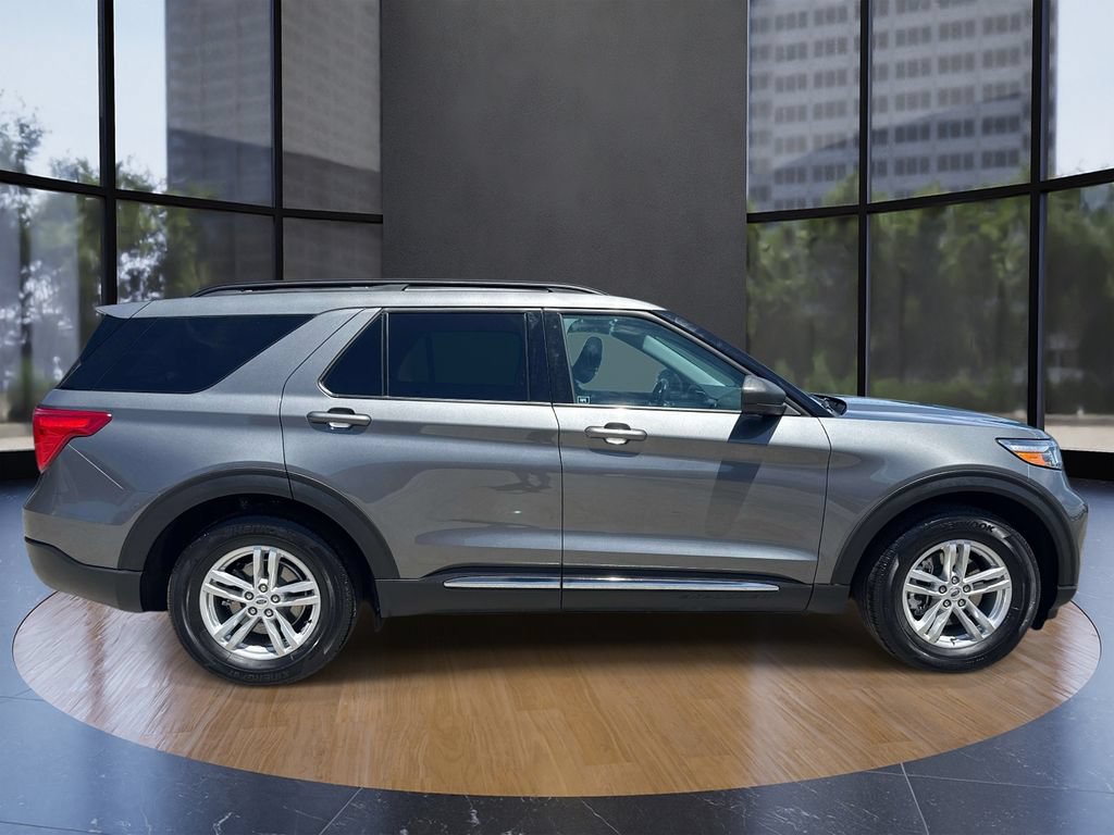 Certified 2023 Ford Explorer XLT RWD image 2