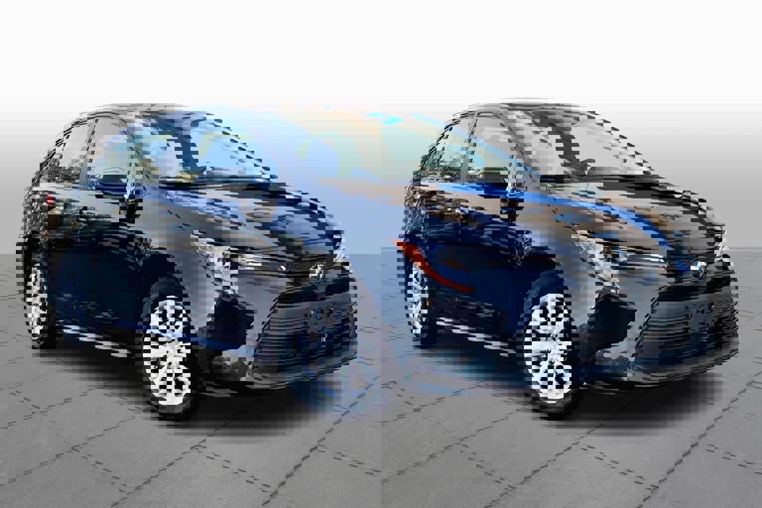 Used 2023 Toyota Corolla LE image 5