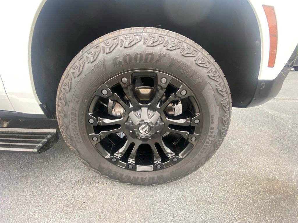 Used 2025 GMC Yukon AT4 Ultimate image 32