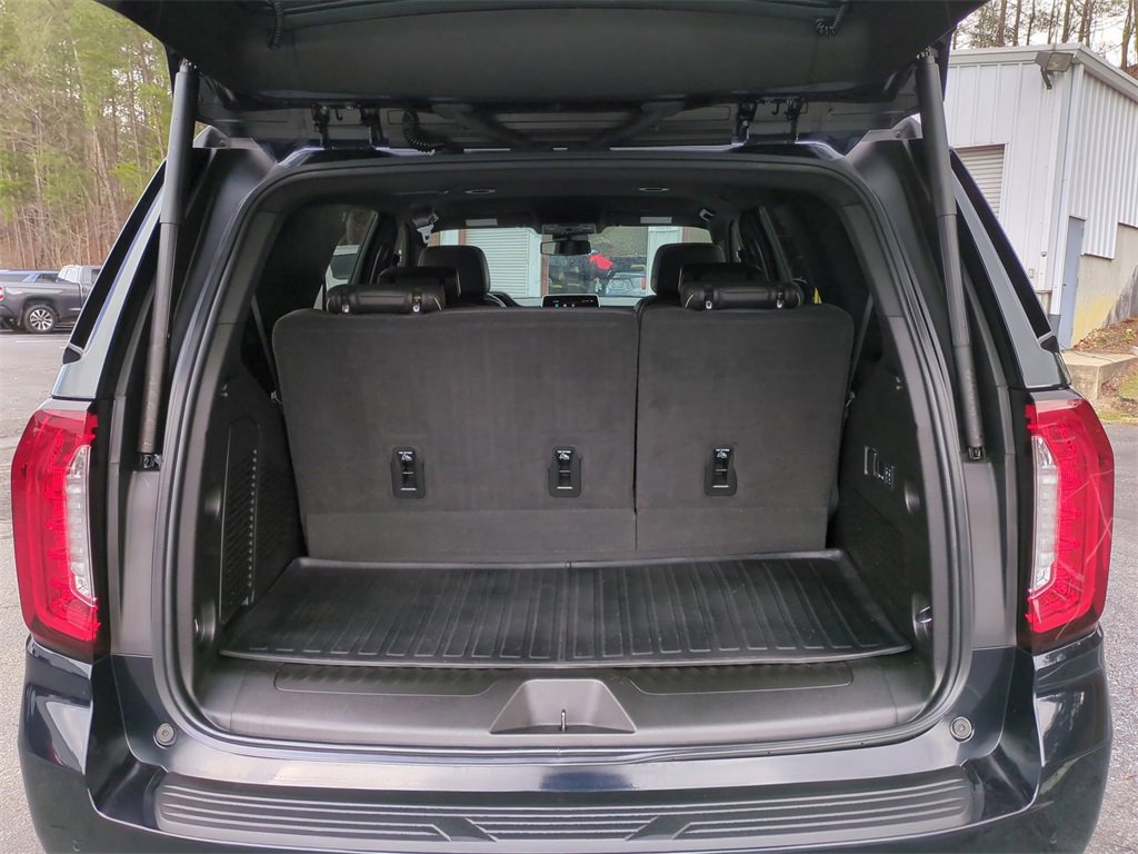 Used 2024 GMC Yukon SLT w/ SLT Luxury Package image 13