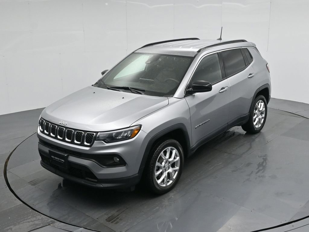Used 2023 Jeep Compass Latitude image 21