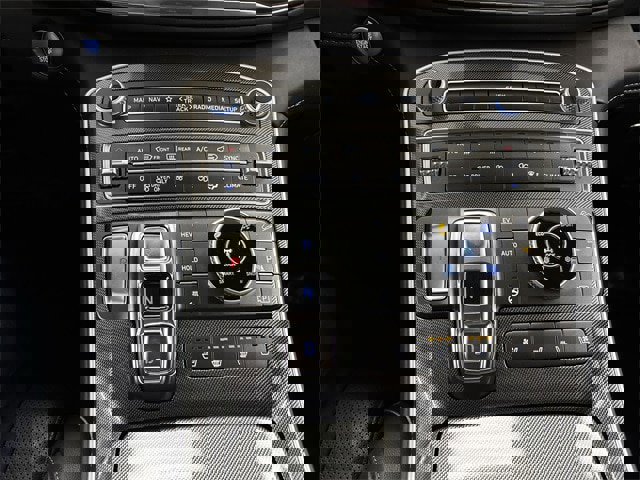 Used 2023 Hyundai Santa Fe Limited image 11