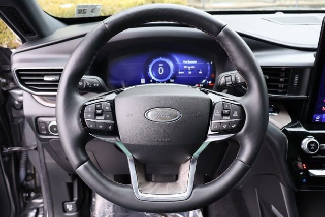 Certified 2023 Ford Explorer Platinum w/ Premium Technology Package image 19