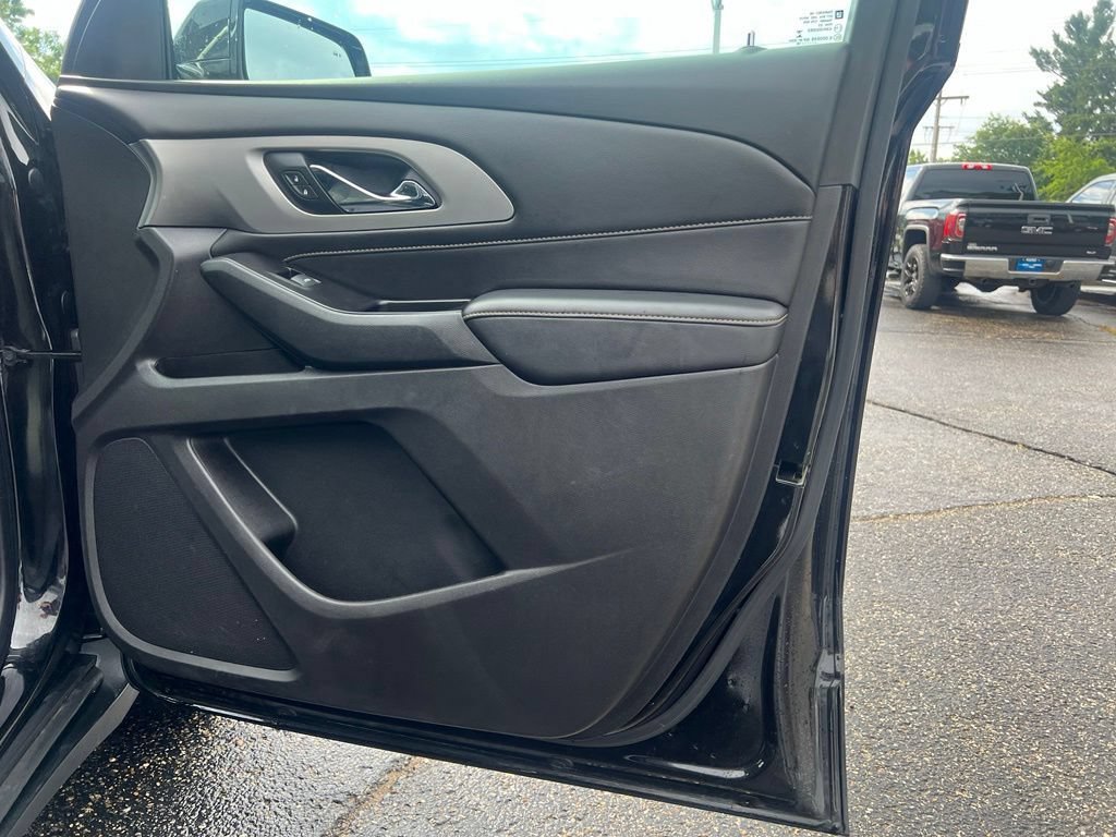 Used 2018 Chevrolet Traverse LT w/ LPO, 'HIT The Road' Package AWD/4WD image 38