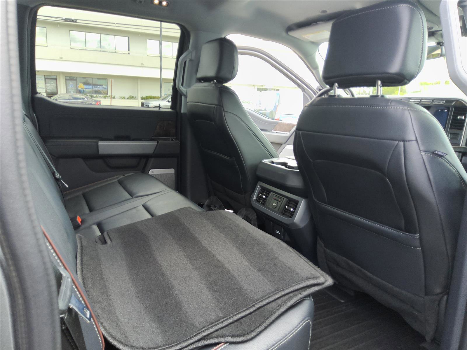 Certified 2024 Ford F350 Lariat w/ Black Appearance Package image 22