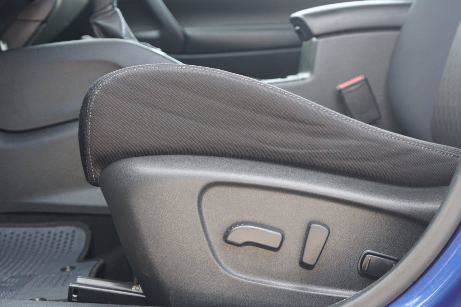 Used 2018 Nissan Rogue SV AWD/4WD image 19
