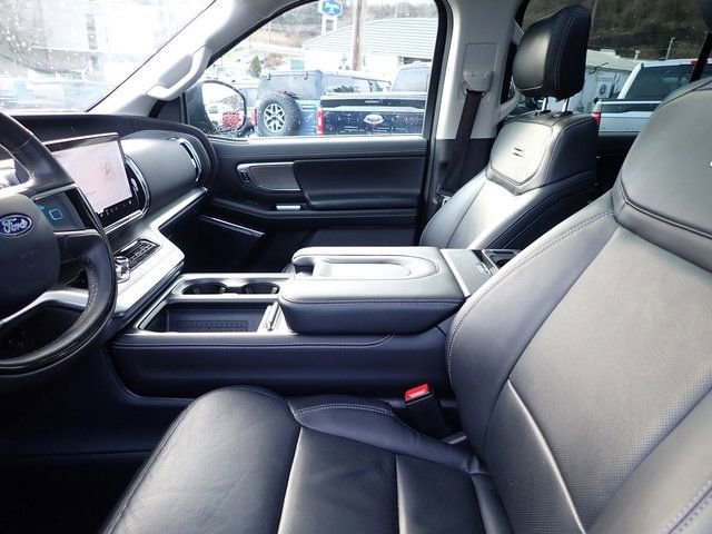 Certified 2025 Ford Expedition Max Platinum image 17