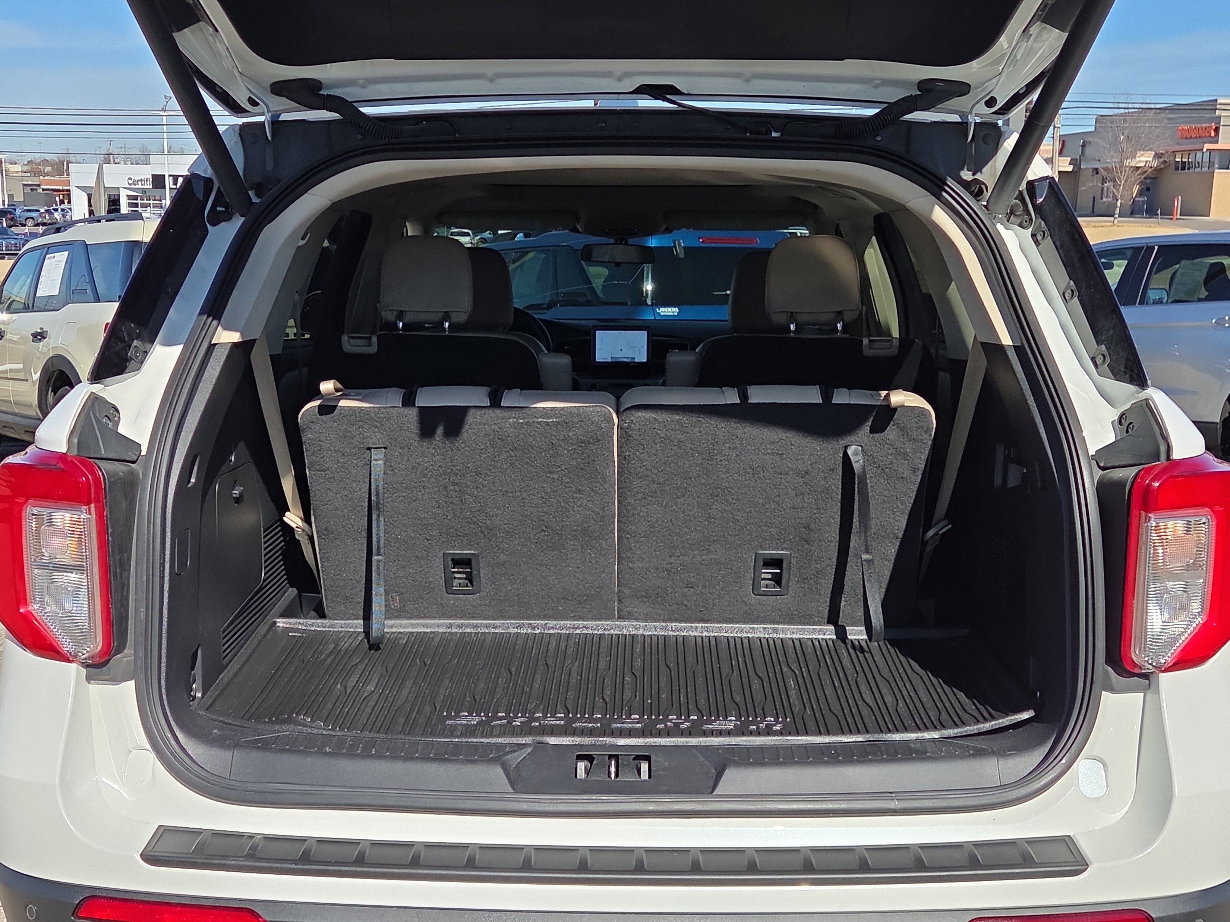 Certified 2022 Ford Explorer XLT w/ Equipment Group 202A image 15