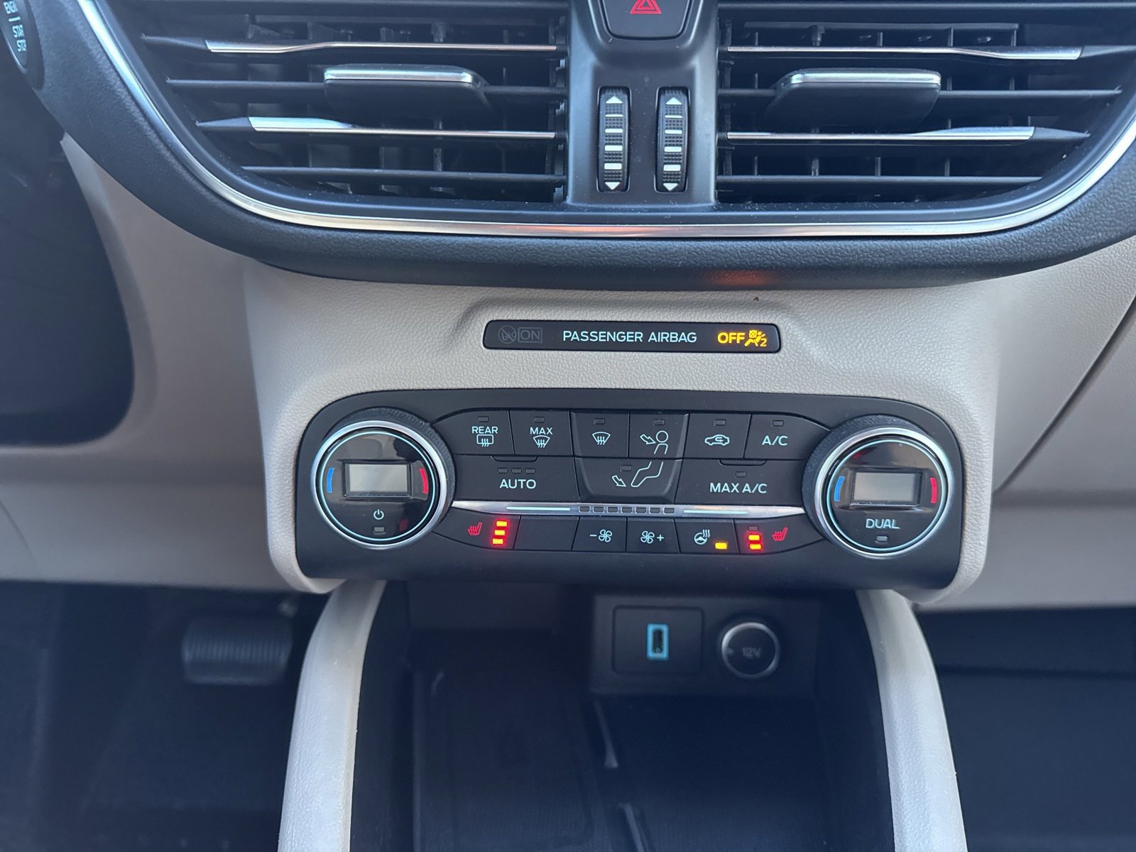 Certified 2020 Ford Escape Titanium w/ Titanium Premium Package 2.0 image 36