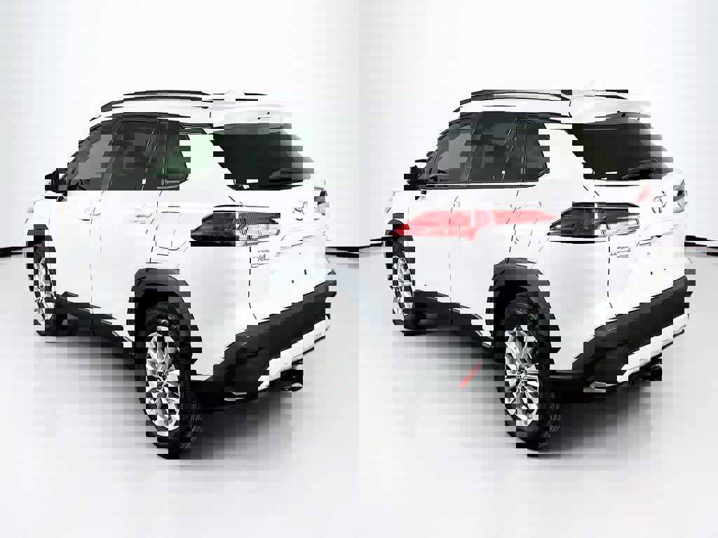 Used 2022 Toyota Corolla Cross LE image 3