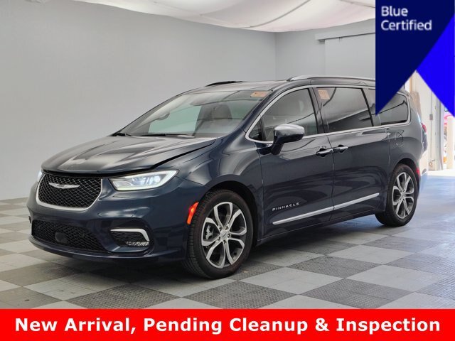 Used 2024 Chrysler Pacifica Pinnacle FWD image 1