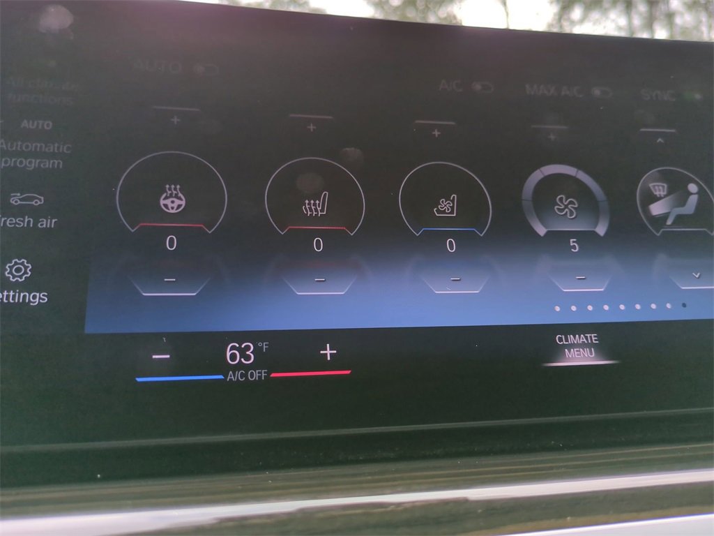 Used 2023 BMW X7 xDrive40i w/ Executive Package image 24