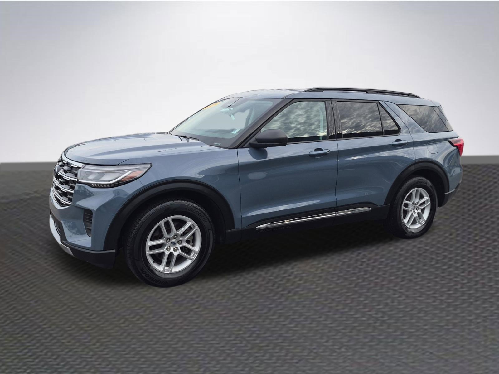 Certified 2025 Ford Explorer Active image 2