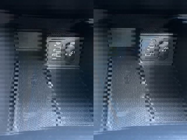 Certified 2025 Ford Escape Platinum image 37