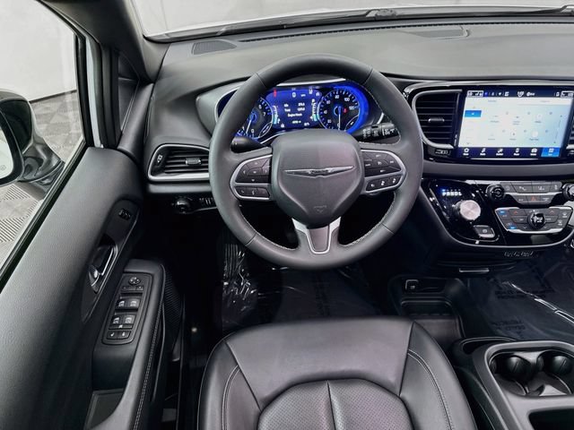 Used 2025 Chrysler Pacifica Select FWD image 20