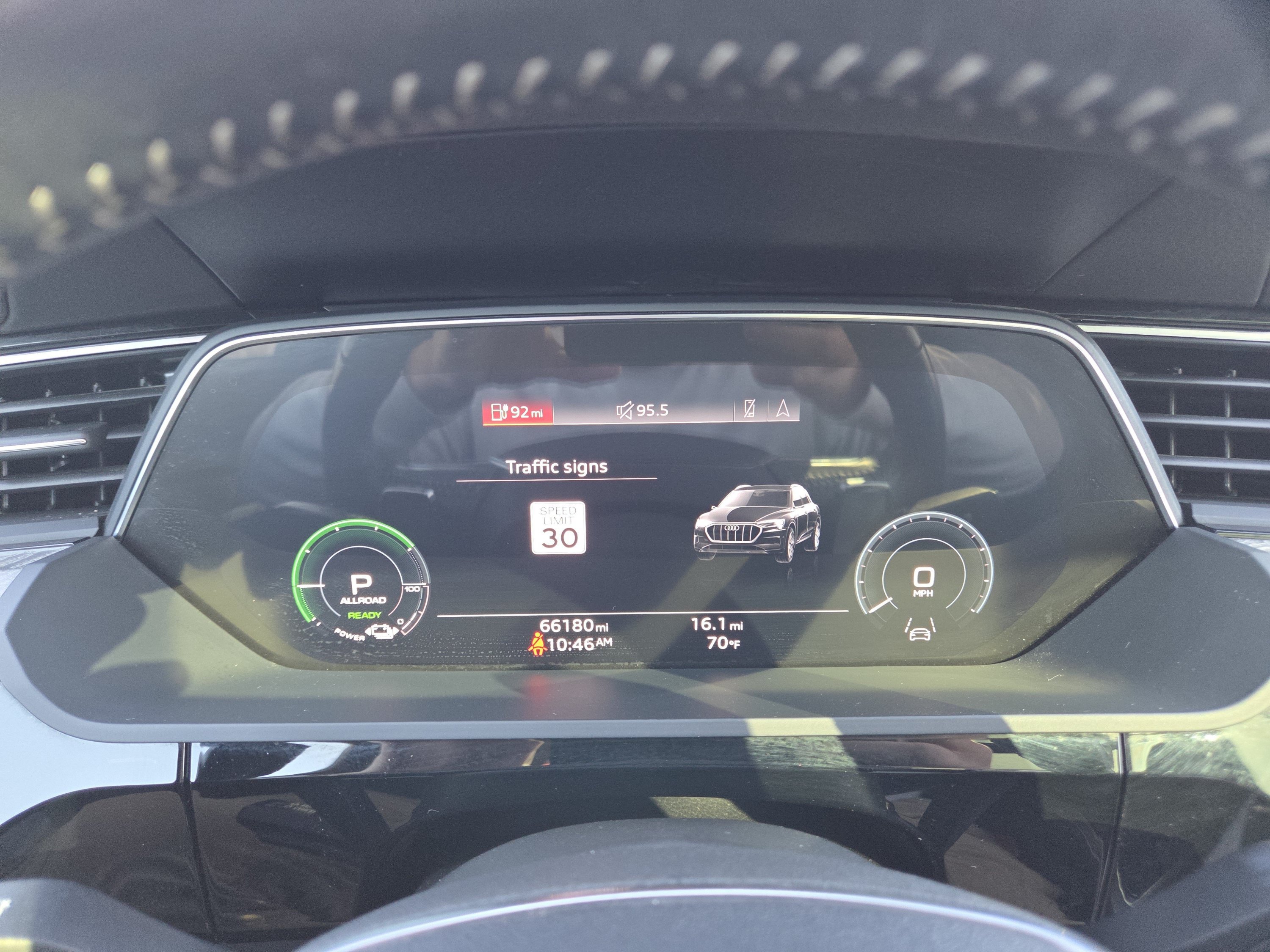 Used 2021 Audi e-tron Premium Plus w/ Premium Plus Package AWD/4WD image 35